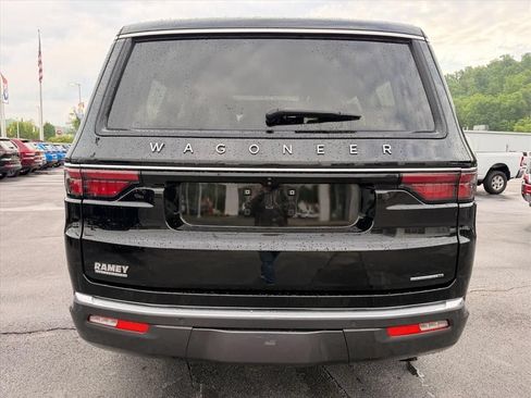 Used 2022 Jeep Wagoneer Series III w/ Premium Group I AWD/4WD image 6