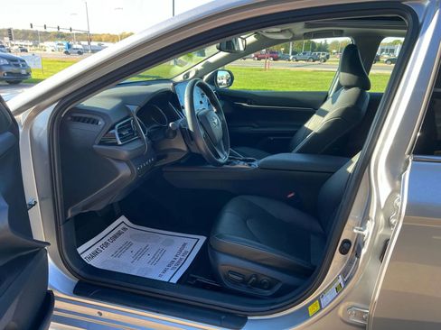 Used 2021 Toyota Camry XSE image 12