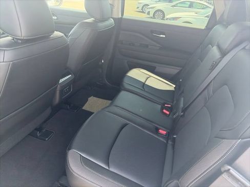 Used 2026 Nissan Pathfinder SL AWD/4WD image 11