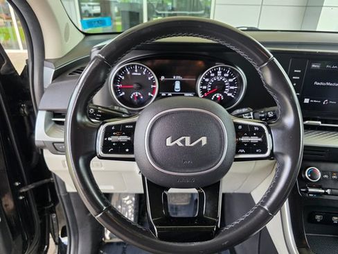Used 2022 Kia Carnival LX FWD image 26