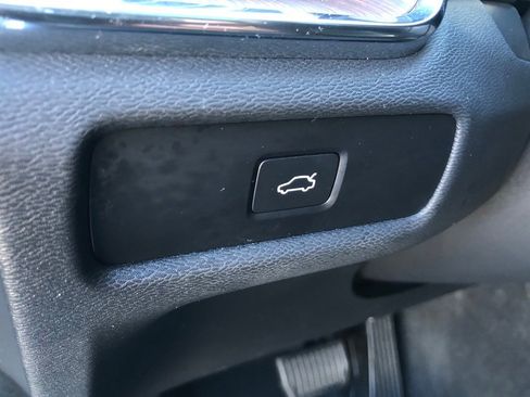 Used 2025 Volvo V60 B5 Cross Country Plus image 12