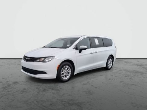 Used 2023 Chrysler Voyager LX FWD image 4