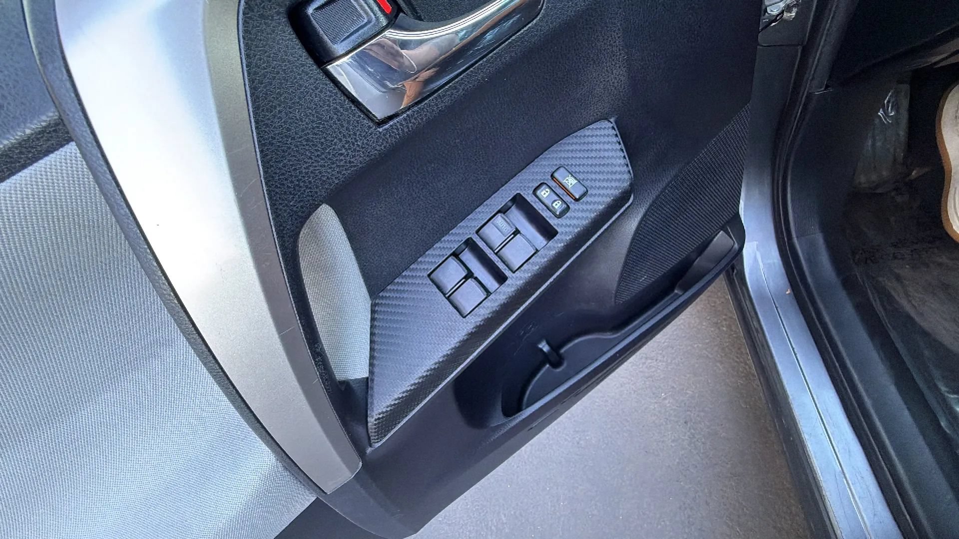 Used 2015 Toyota RAV4 XLE AWD/4WD image 21