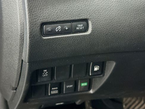 Used 2018 Nissan Rogue S image 17