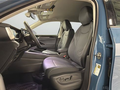 New 2026 Volkswagen Tiguan SE AWD/4WD image 17