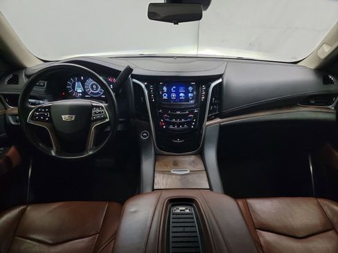 Used 2019 Cadillac Escalade Luxury w/ LPO, Radiant Package image 15