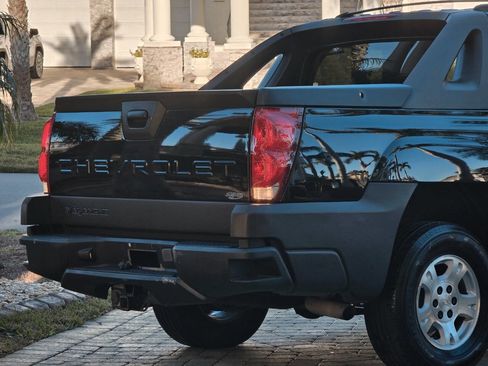 Used 2006 Chevrolet Avalanche Z66 w/ Sun And Sound Package image 8