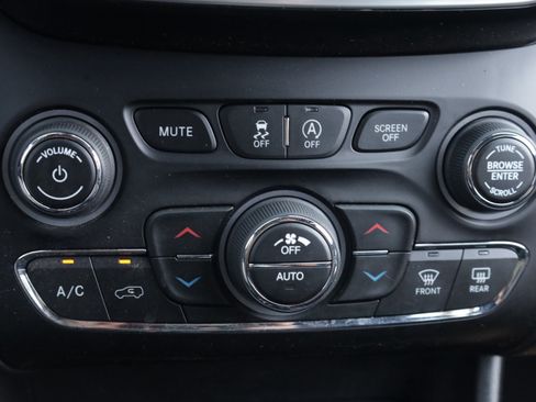 Used 2021 Jeep Cherokee Latitude Lux 80th Anniv w/ Quick Order Package 26U 80TH FWD image 10