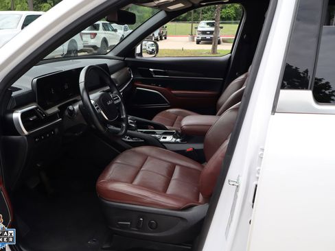 Used 2024 Kia Telluride EX w/ EX Captain's Chair Package FWD image 27