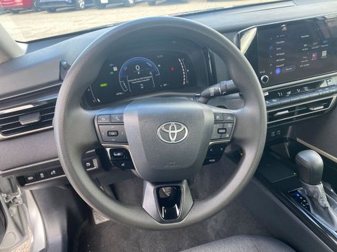 Used 2025 Toyota Camry LE image 28