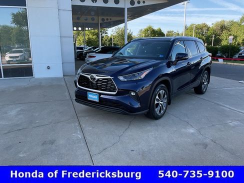 Used 2022 Toyota Highlander XLE AWD/4WD image 1