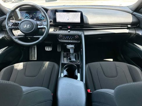 Used 2025 Hyundai Elantra SEL FWD image 25