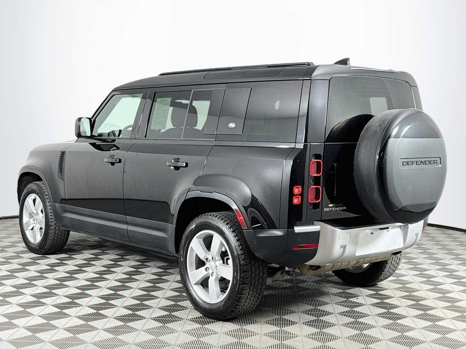 Certified 2024 Land Rover Defender 110 S AWD/4WD image 7