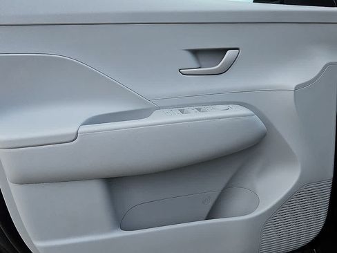 Used 2024 Hyundai Kona SEL FWD image 11