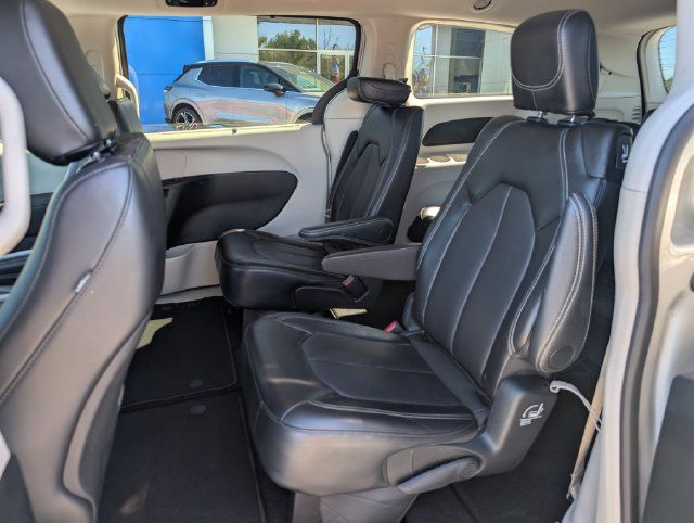 Used 2024 Chrysler Pacifica Touring-L FWD image 15