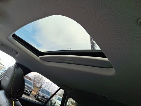 Used 2024 Chevrolet Trax ACTIV w/ Sunroof Package image 14