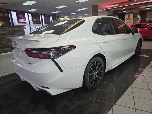 Used 2023 Toyota Camry SE FWD image 4
