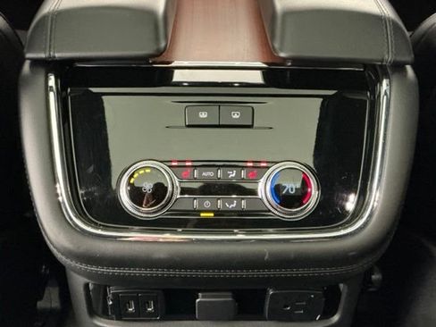 Used 2019 Lincoln Navigator Reserve AWD/4WD image 18