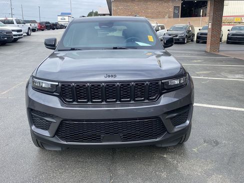 Certified 2025 Jeep Grand Cherokee Altitude image 3