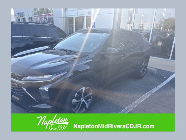 Used 2025 Chevrolet Trax RS w/ Driver Confidence Package FWD image 1