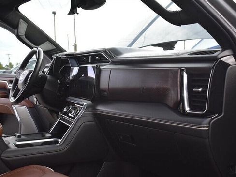 Used 2024 GMC Sierra 3500 Denali Ultimate image 29