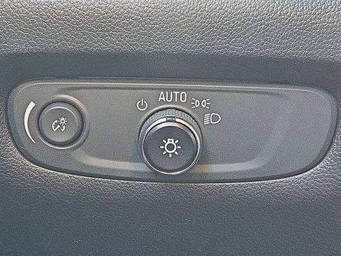 Used 2023 Chevrolet Traverse LT image 30