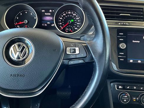 Used 2018 Volkswagen Tiguan SE w/ Panoramic Sunroof Package image 22