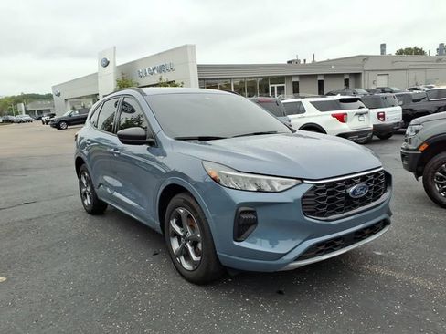 Used 2023 Ford Escape ST-Line w/ Tech Pack #1 AWD/4WD image 3
