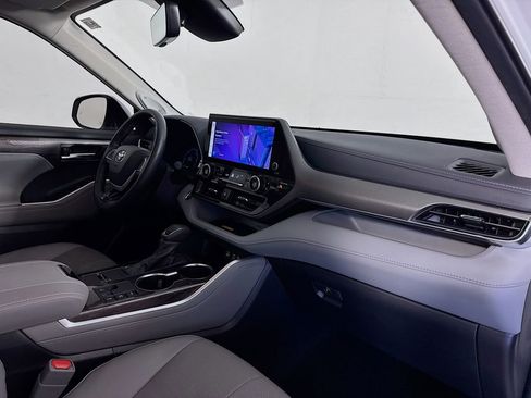 Used 2024 Toyota Highlander Limited image 36