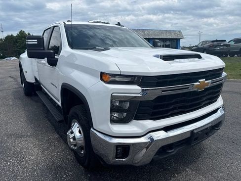 Certified 2024 Chevrolet Silverado 3500 LT w/ Convenience Package AWD/4WD image 3