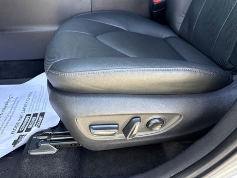 Used 2025 Toyota Grand Highlander FWD image 12