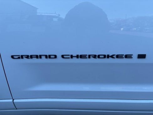 Used 2023 Jeep Grand Cherokee 30th Anniversary image 41