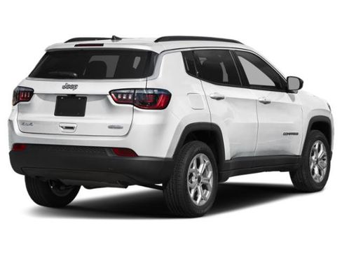 New 2026 Jeep Compass Latitude image 2