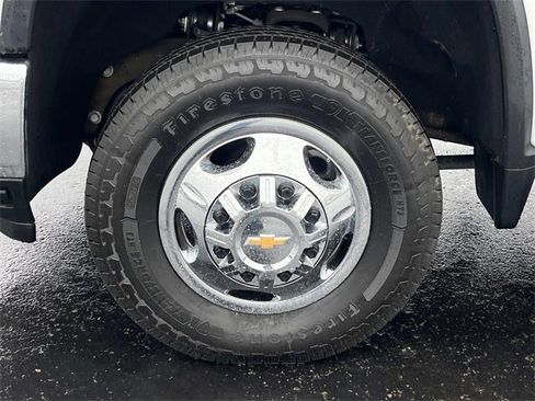 Used 2024 Chevrolet Silverado 3500 LT image 11