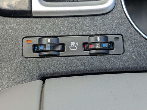 Used 2016 Toyota Highlander Limited FWD image 28
