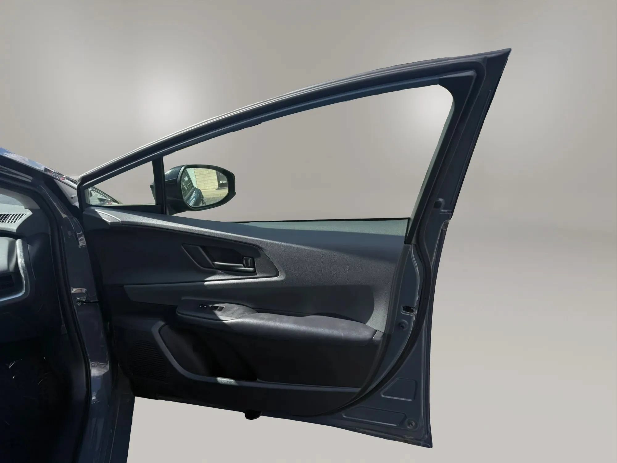 Used 2025 Toyota Prius LE FWD image 24