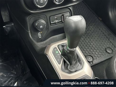 Used 2017 Jeep Renegade Latitude w/ Cold Weather Group image 26