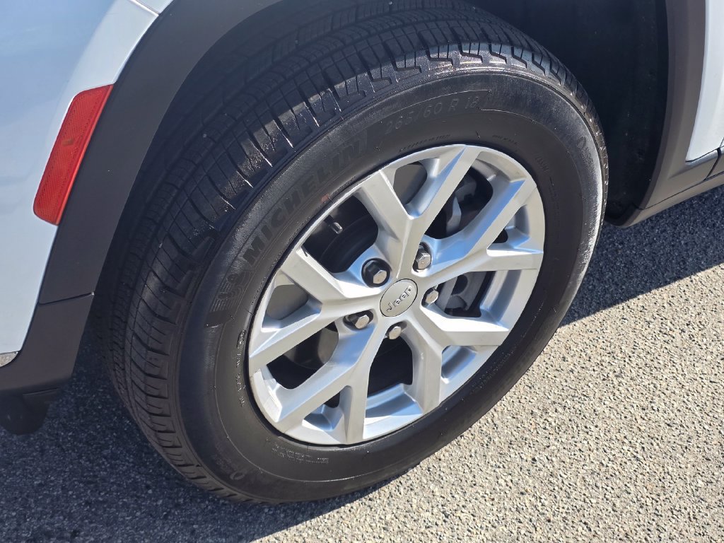 Used 2023 Jeep Grand Cherokee L Limited RWD image 11