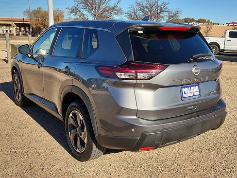 Used 2024 Nissan Rogue SV image 2