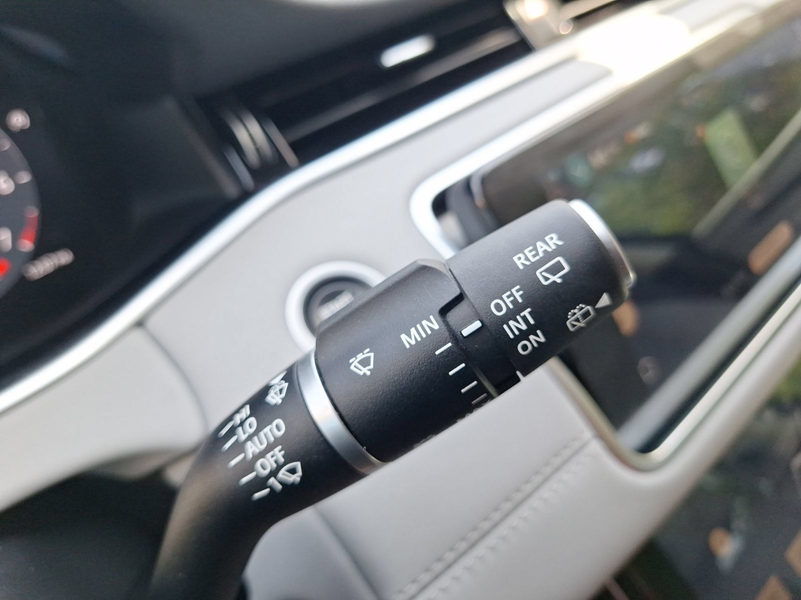 Used 2023 Land Rover Range Rover Evoque SE AWD/4WD image 23