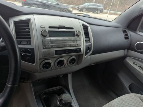 Used 2011 Toyota Tacoma 4x4 Access Cab image 17