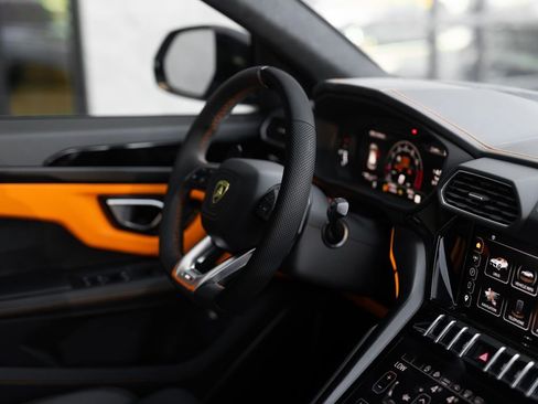 Used 2024 Lamborghini Urus S AWD/4WD image 36