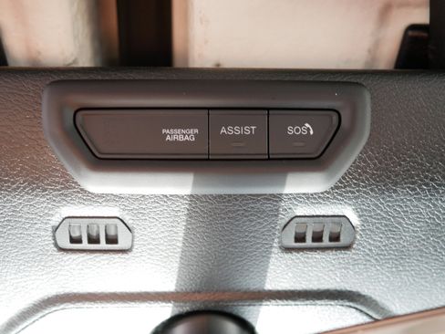 Used 2020 Jeep Wrangler Unlimited Sahara image 32