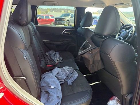 Used 2024 Mitsubishi Outlander SE image 15