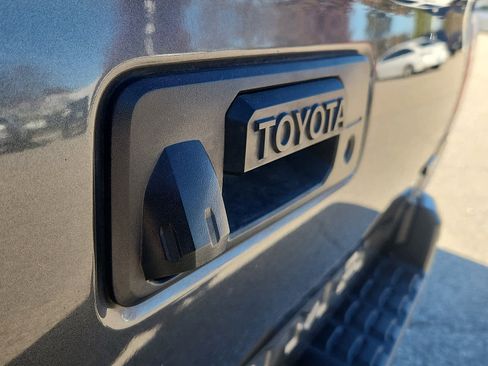 Used 2018 Toyota Tacoma Limited image 30
