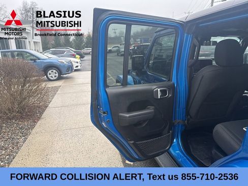 Used 2024 Jeep Wrangler Unlimited w/ Convenience Group AWD/4WD image 16