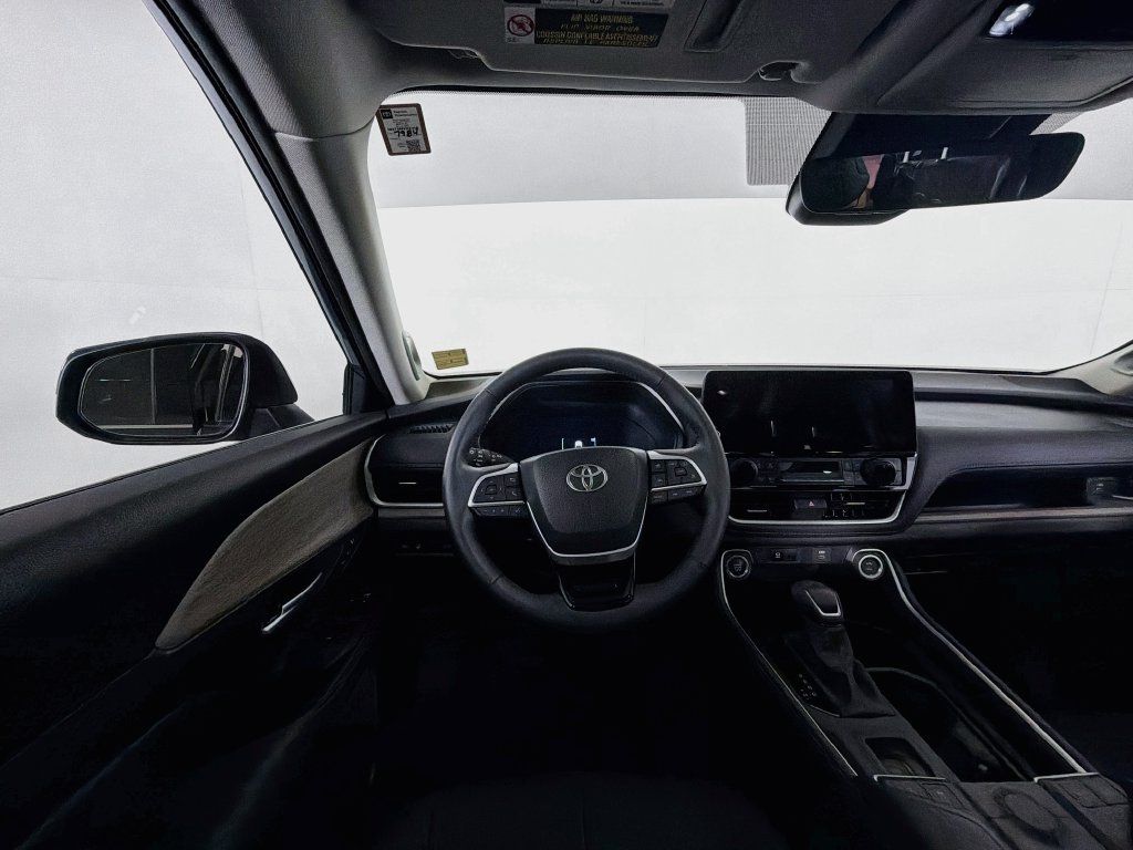 Used 2025 Toyota Grand Highlander AWD image 20