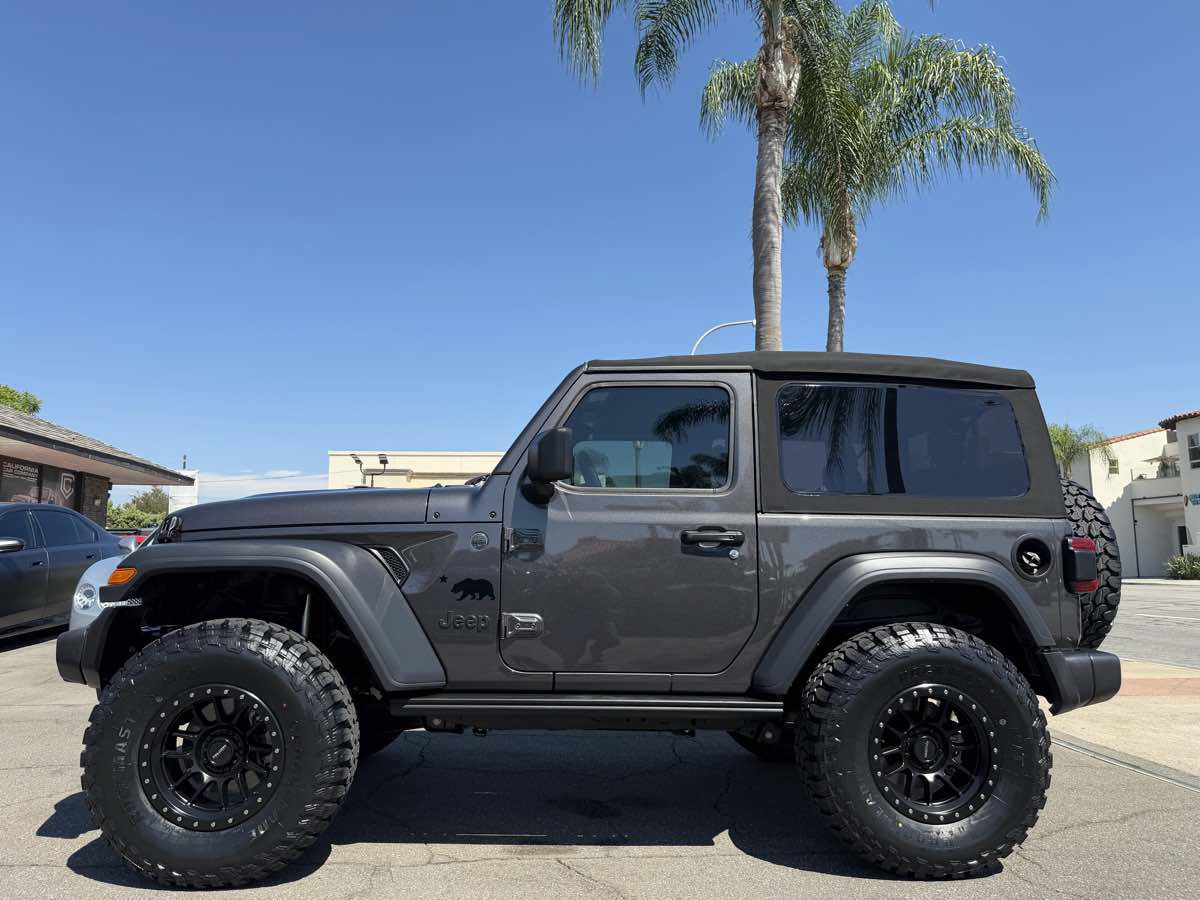 Used 2024 Jeep Wrangler Sport AWD/4WD image 2