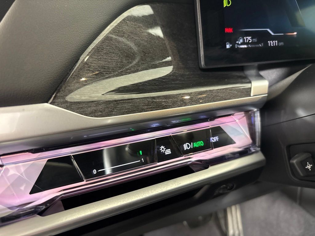 Certified 2025 BMW 750e xDrive AWD/4WD image 28