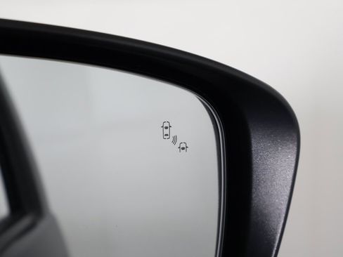 Used 2022 Nissan Frontier PRO-4X w/ Technology Package image 35